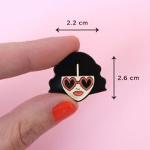 Sunglasses_girl_pin_size